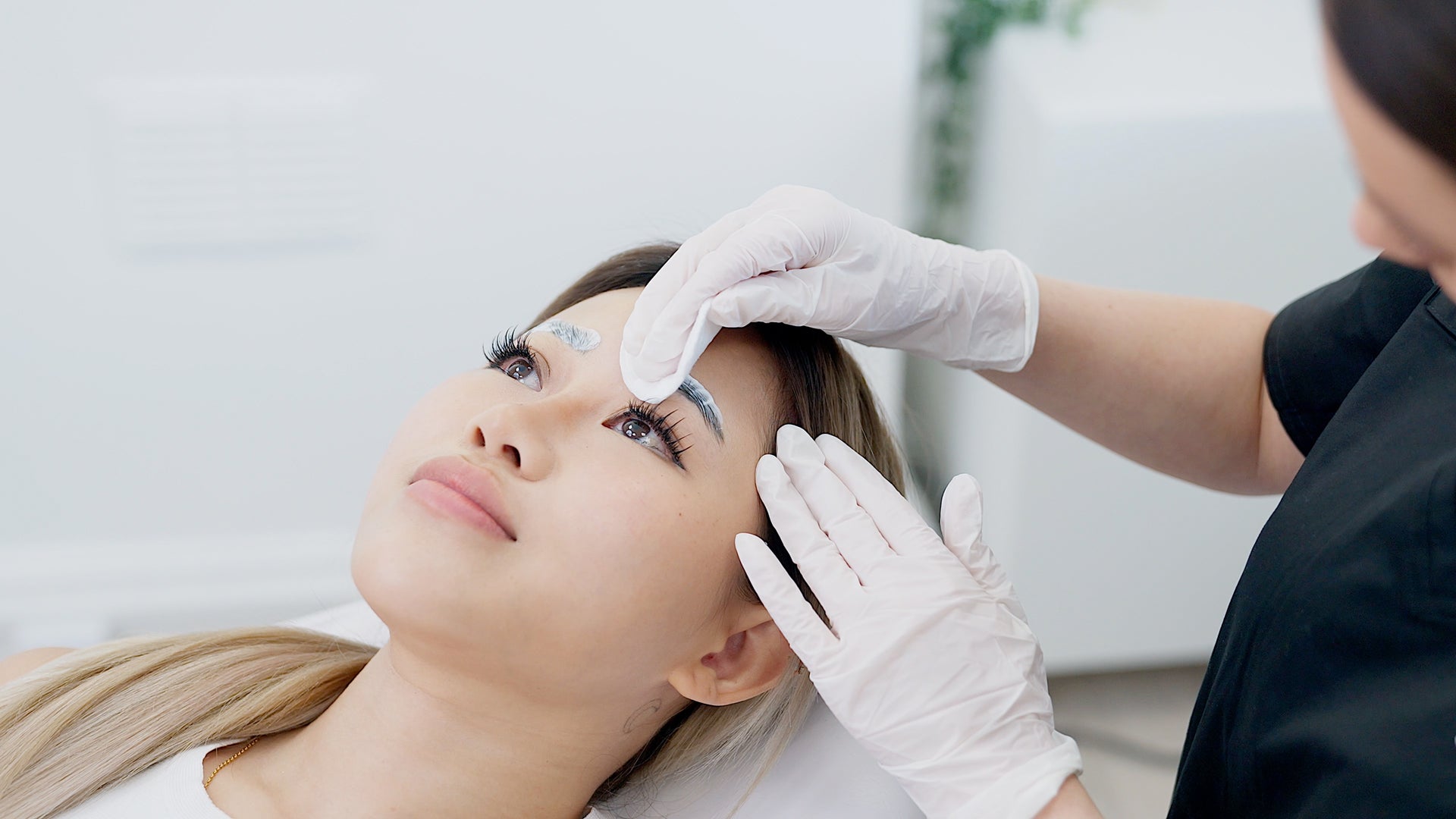 Eyebrow Tattoo Removal - LaserHQ-MARCA-MEDIA